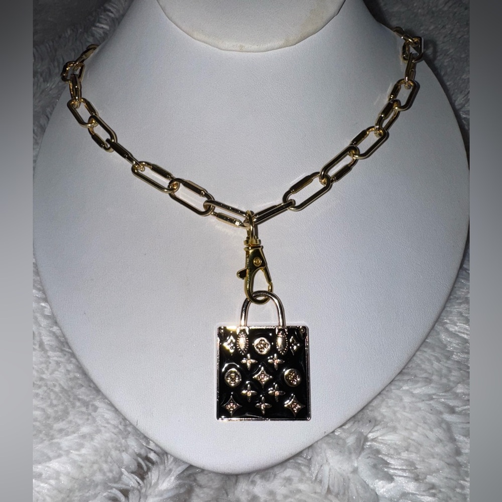 EUC Classy Louis Vuitton Mini Bag Zipper Pull Charm, 30MM